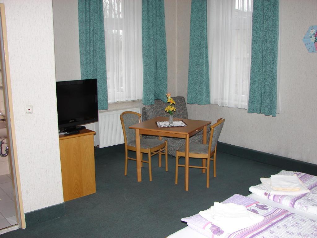 Hotel-Restaurant-Adler Reichenbach im Vogtland Ruang foto